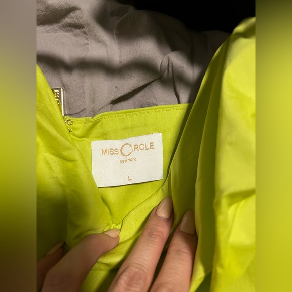 Lime green corset ruched dress- Miss Circle - Picture 5 of 7